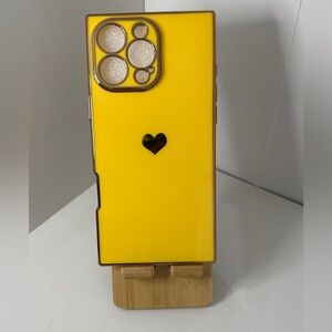 Tzomsze Yellow/Gold iPhone 16 Pro Max Case